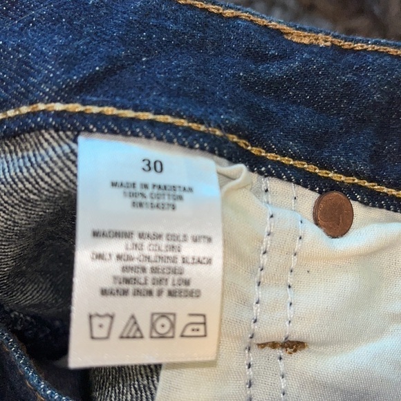 Aeropostale loose cut- off denim shorts size 32. Like new condition. - Picture 5 of 7